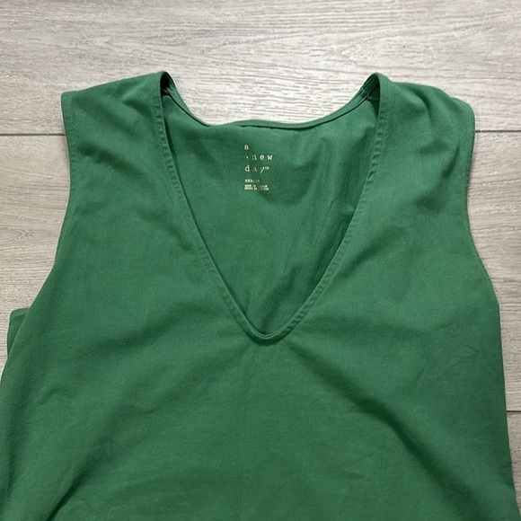 Green A new day body suit size medium - Picture 2 of 4